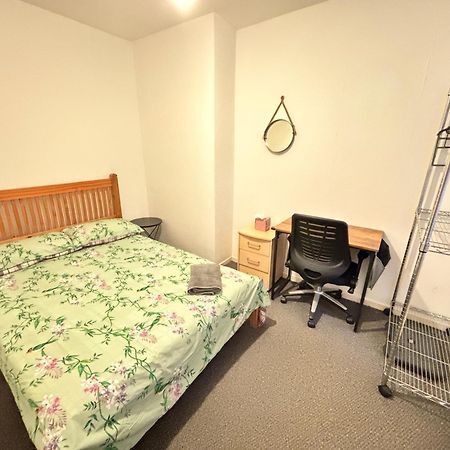Entire 3 Bedroom House- Free Parking Liverpool Exterior photo