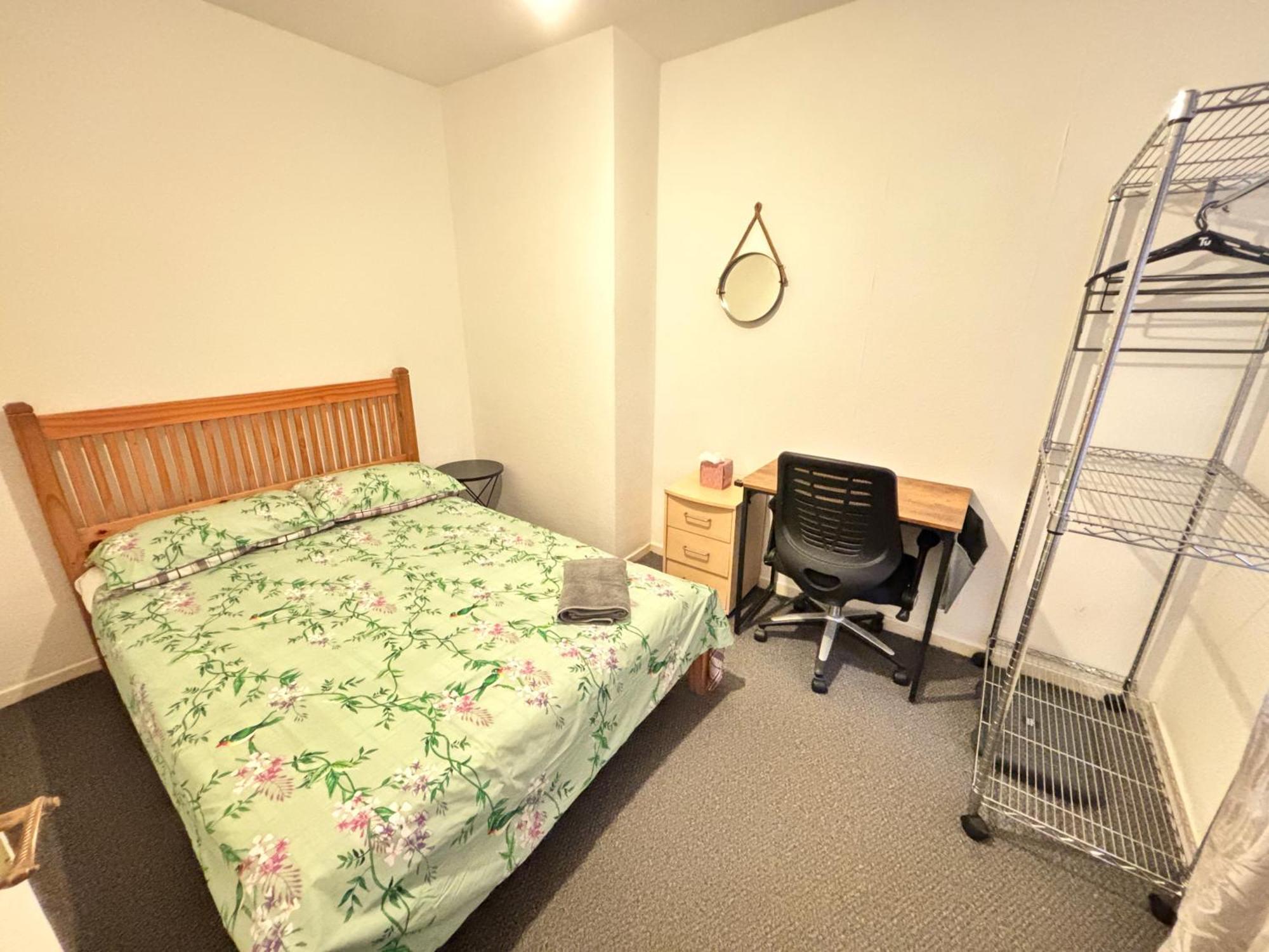 Entire 3 Bedroom House- Free Parking Liverpool Exterior photo